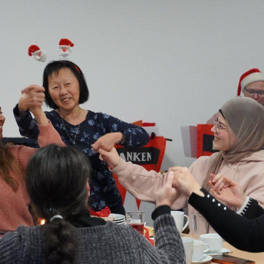Fröhliche Stimmung beim Begegnungscafé